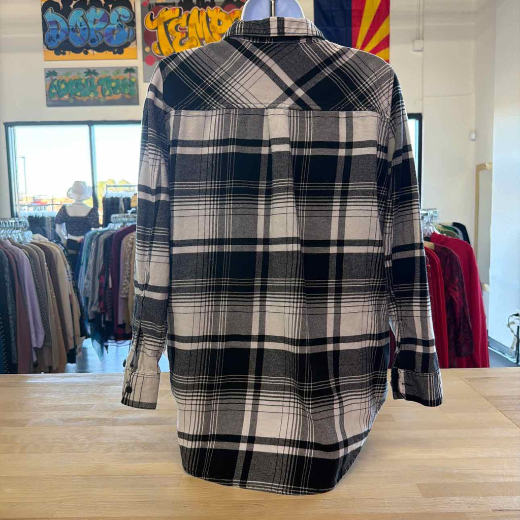 Divided Size 6 Black Preloved flannel