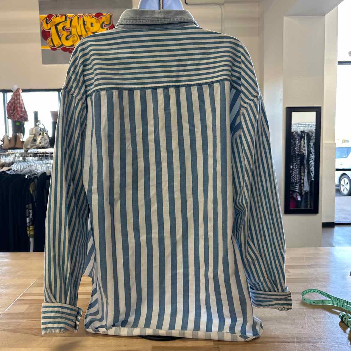 Quizz Size 1X Blue & White Button Down Shirt