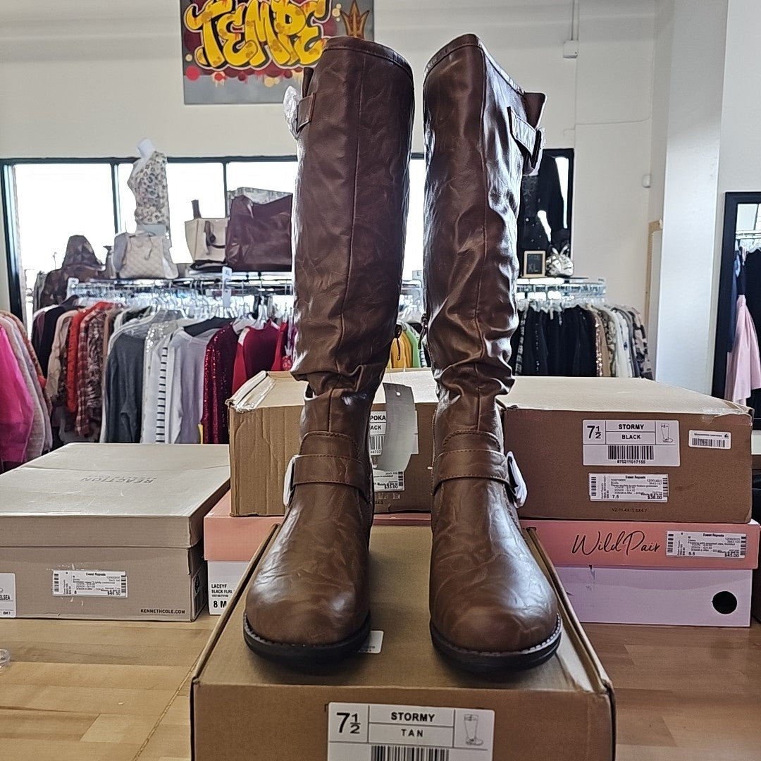 Journee Size 7.5 Tan Boots