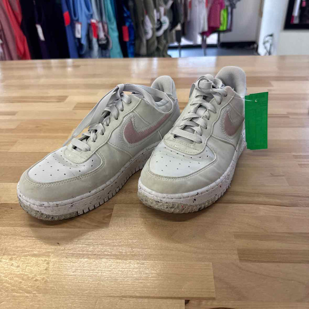 Nike Size 7 White Preloved Sneakers