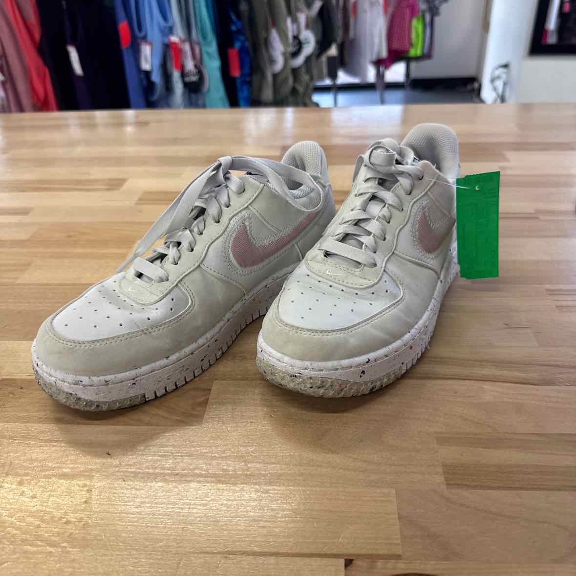 Nike Size 7 White Preloved Sneakers