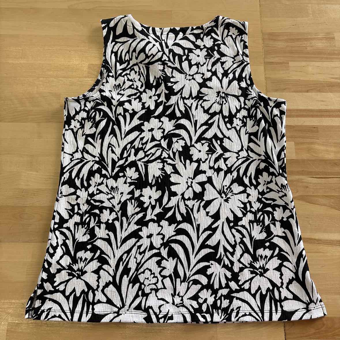 Kim Gravel Size M Black/White Preloved 2 pc sets