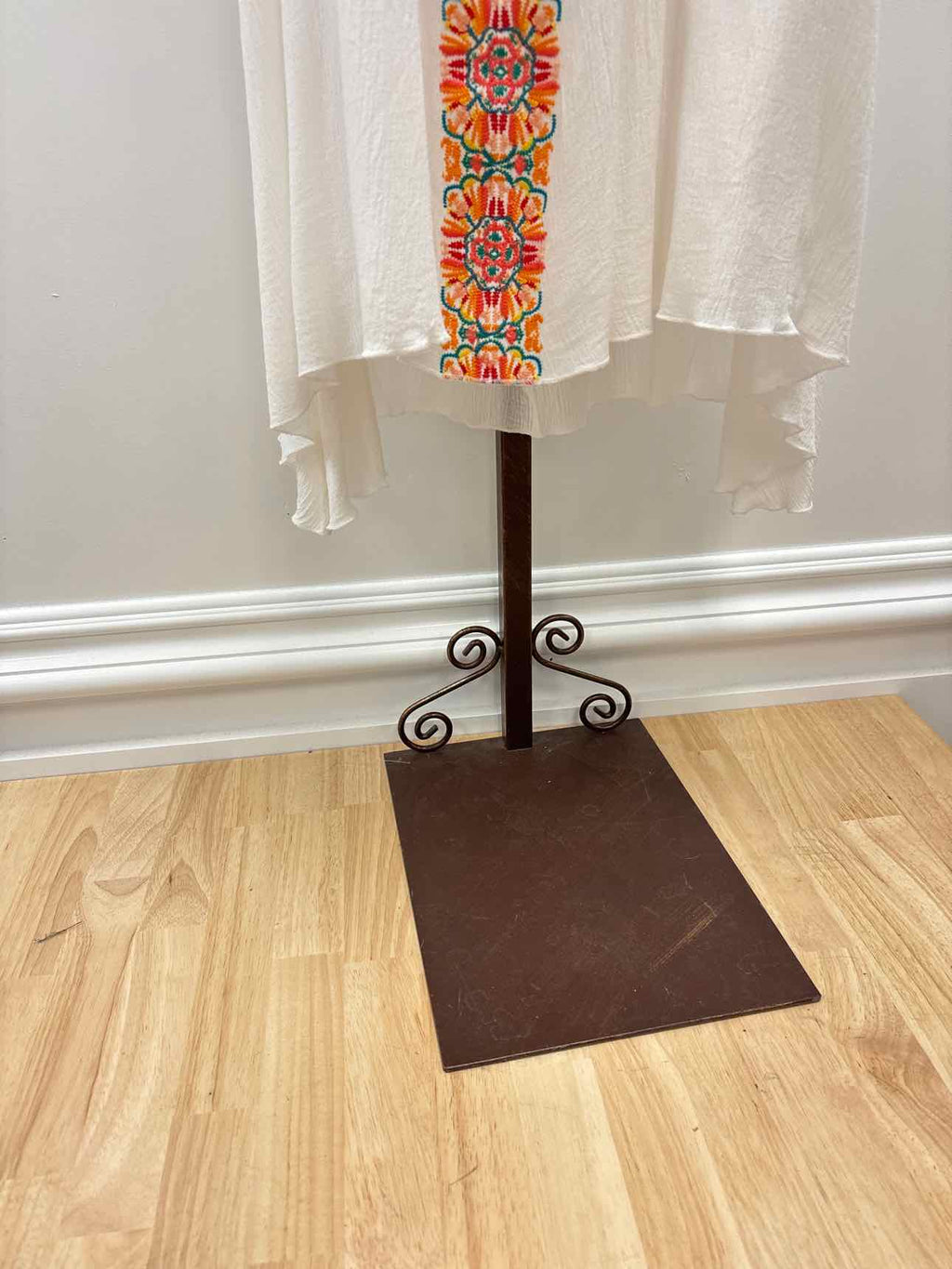 Chico's Size .50 (6) White Preloved Dress