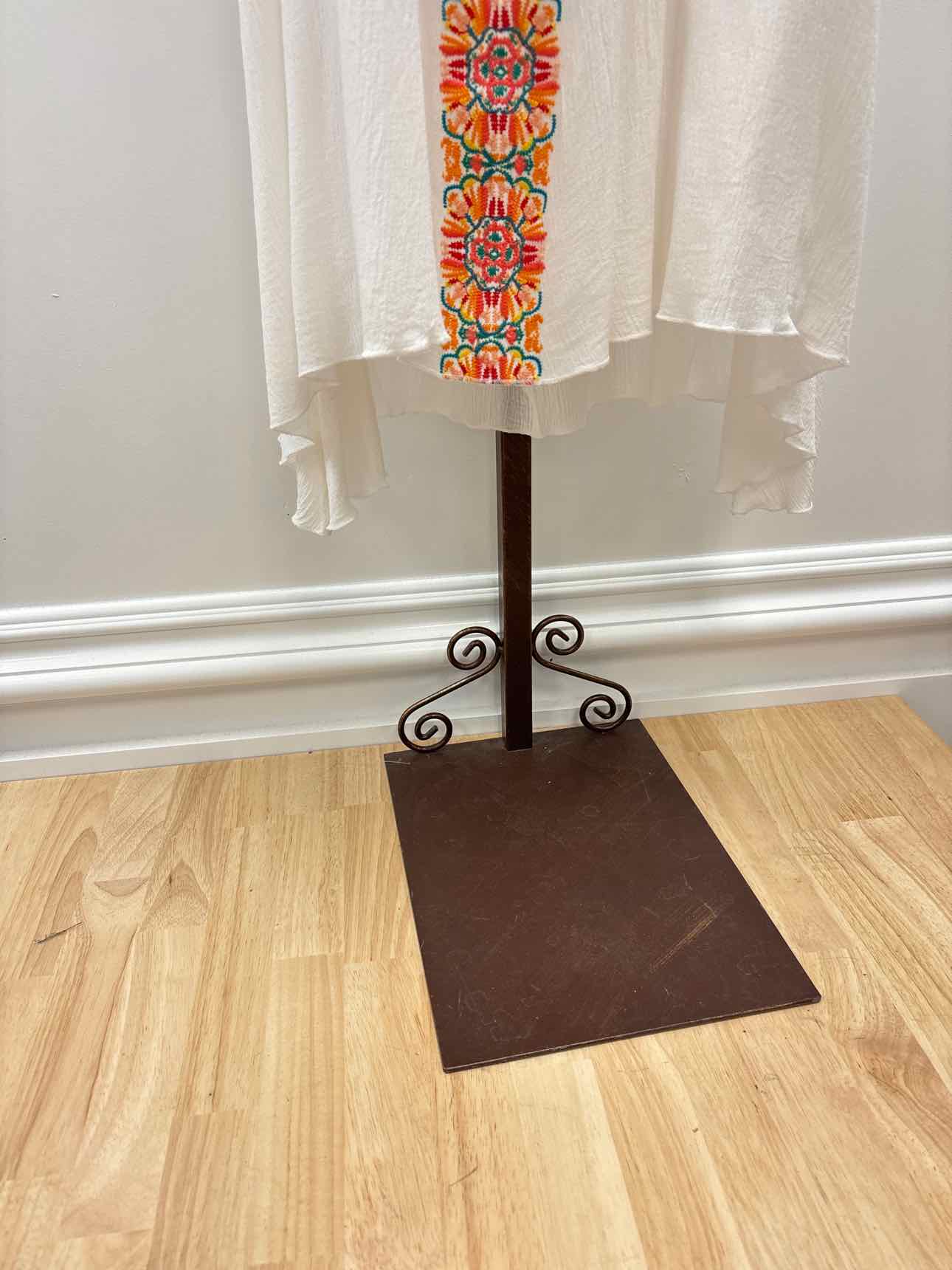 Chico's Size .50 (6) White Preloved Dress
