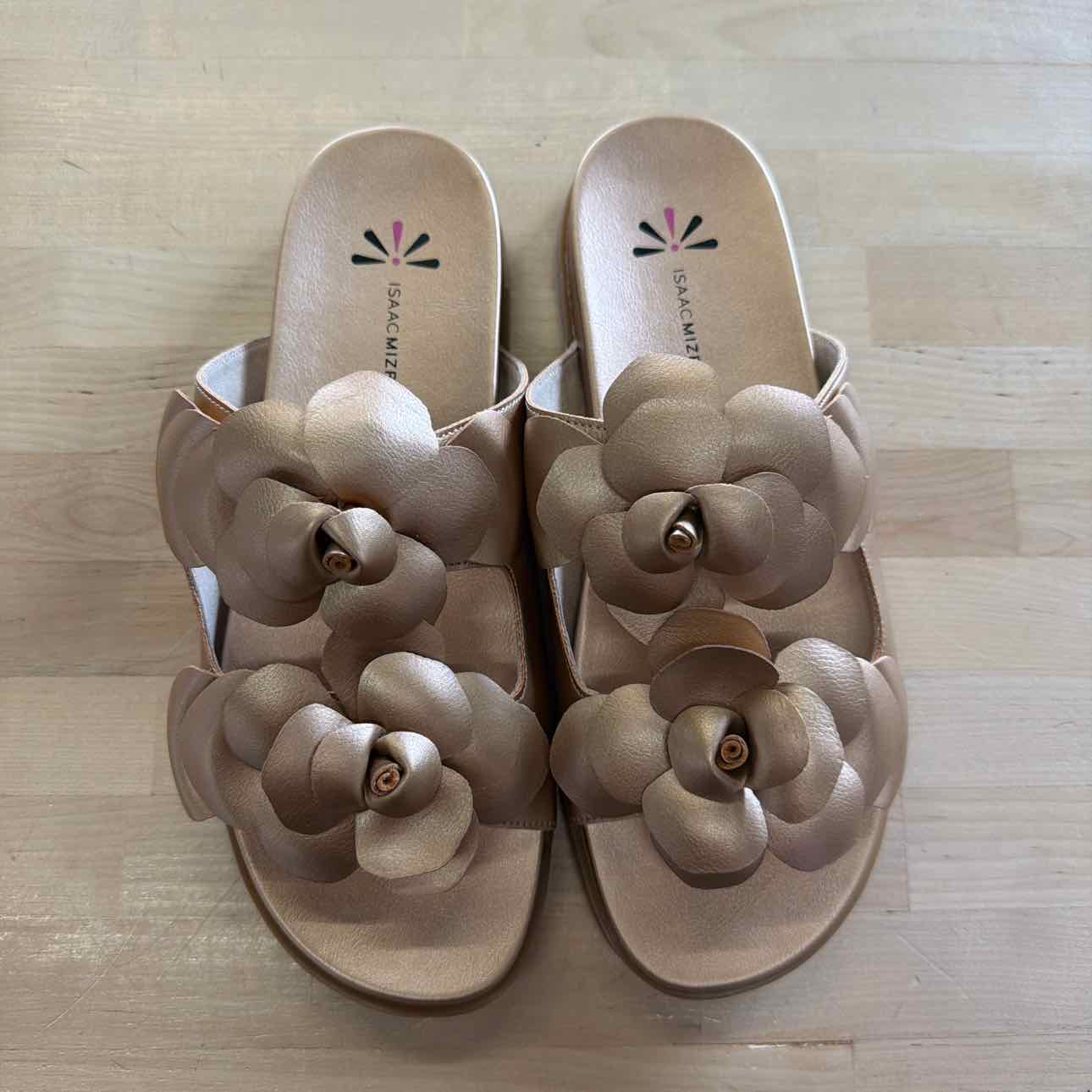 Isaac Mizrahi Size 10 Gold New Sandals