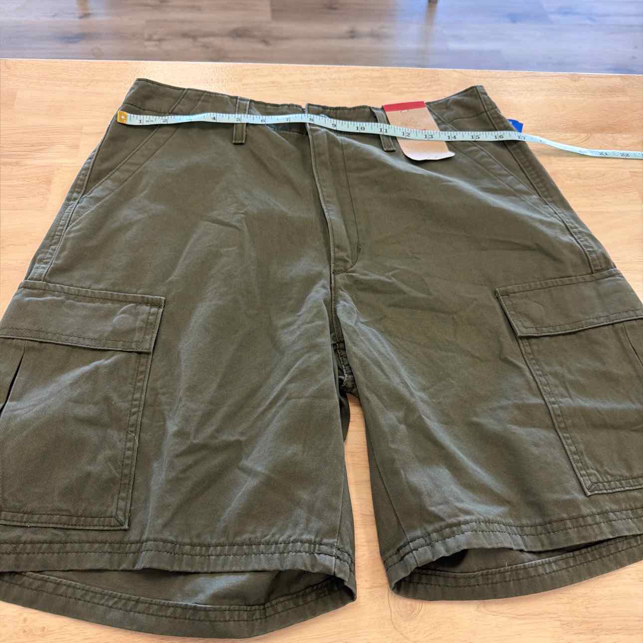 Levi's Women Size 30 Green New Shorts