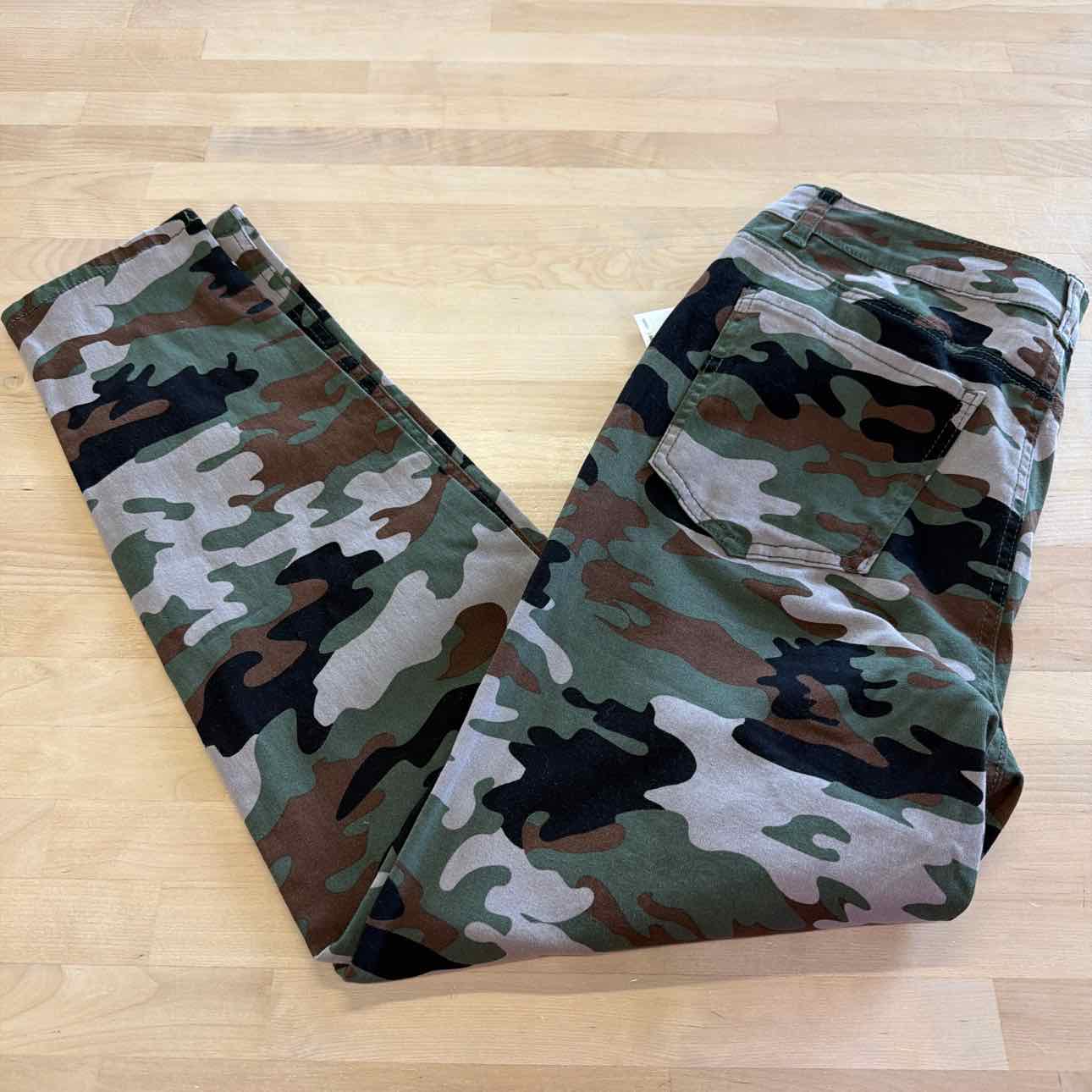 Tinseltown Juniors' Vintage Camo High-Rise Skinny Jeans