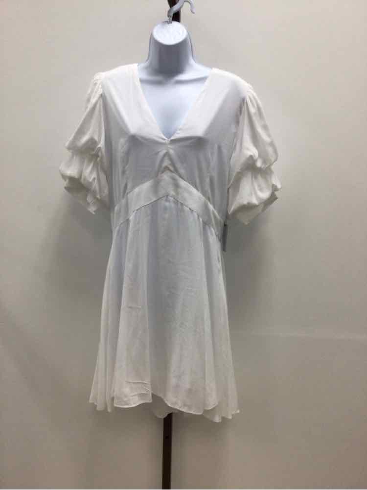 1.State Size L White New Dress