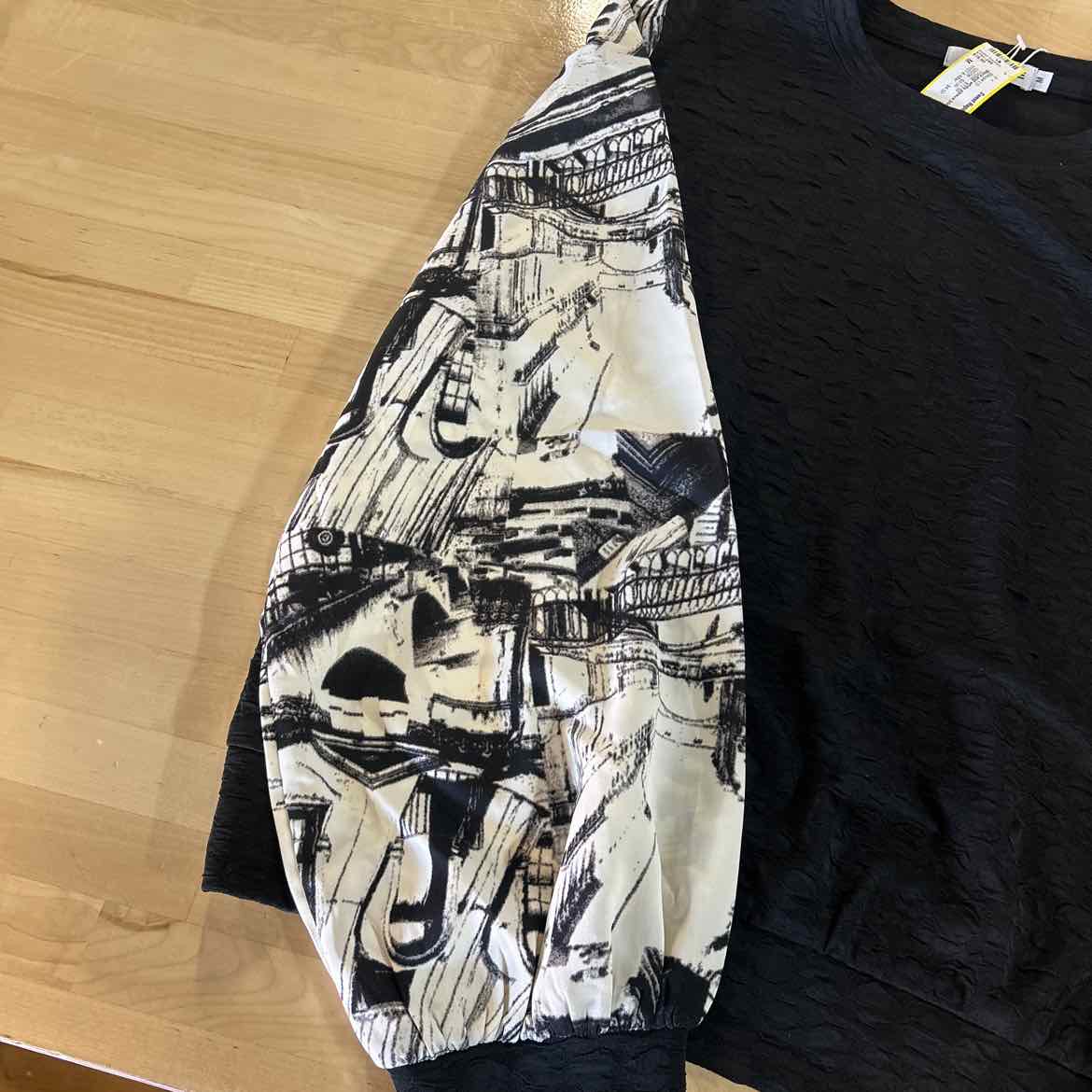 Adore Size M Black White Preloved Blouse LS
