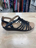 Yuu Size 7.5 Tan Preloved Fatima Sandals