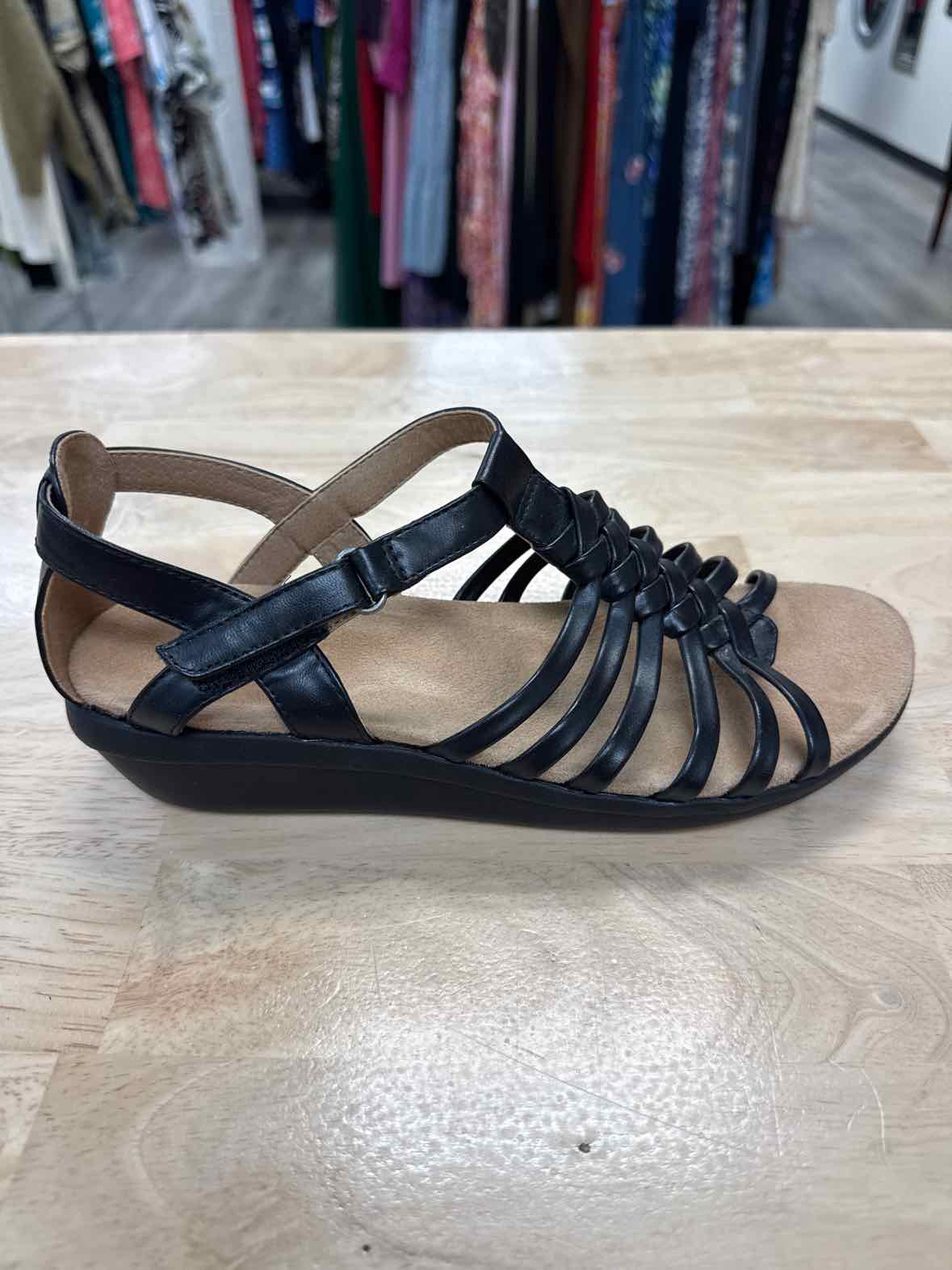 Yuu Size 7.5 Tan Preloved Fatima Sandals