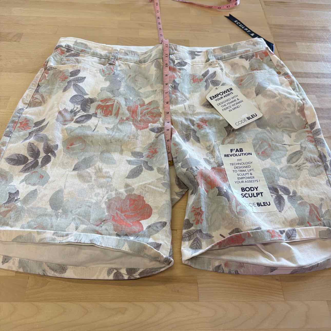 code bleu Size 20W White Denim New Shorts