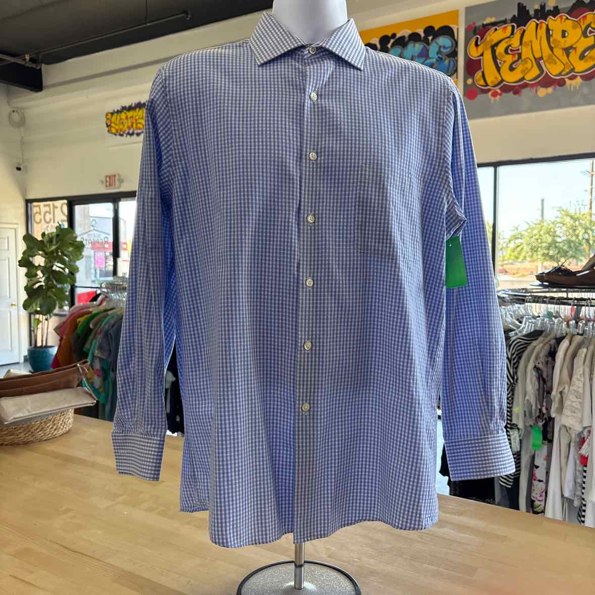 Van Huesen Size M Blue Preloved MENS Button Down Shirt
