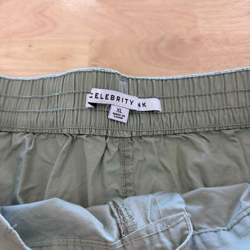 Celebrity pink Women Size XL Sage New Shorts Cargo Cuffed Shorts - Desert Sage