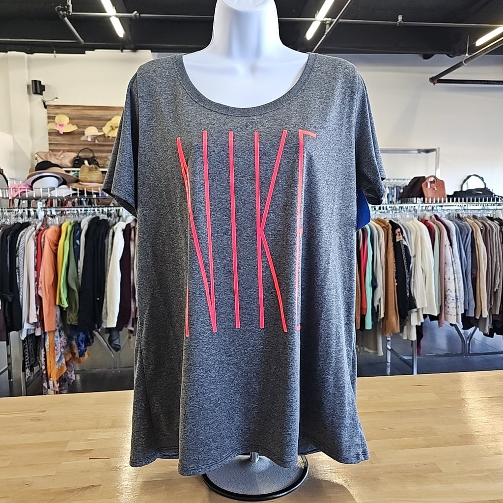 Nike Size XL Gray T-shirt