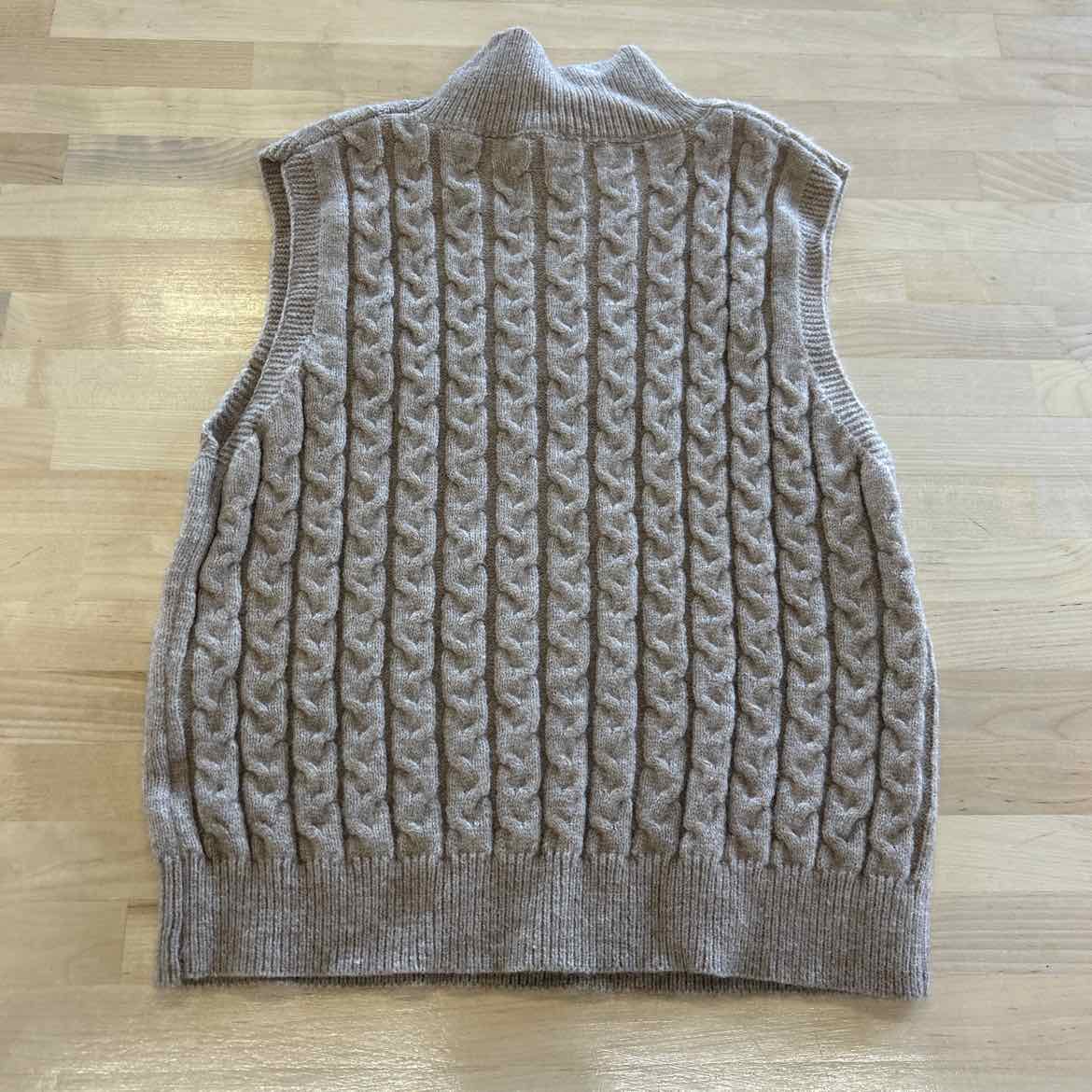 Entro Size M Beige Knit Top