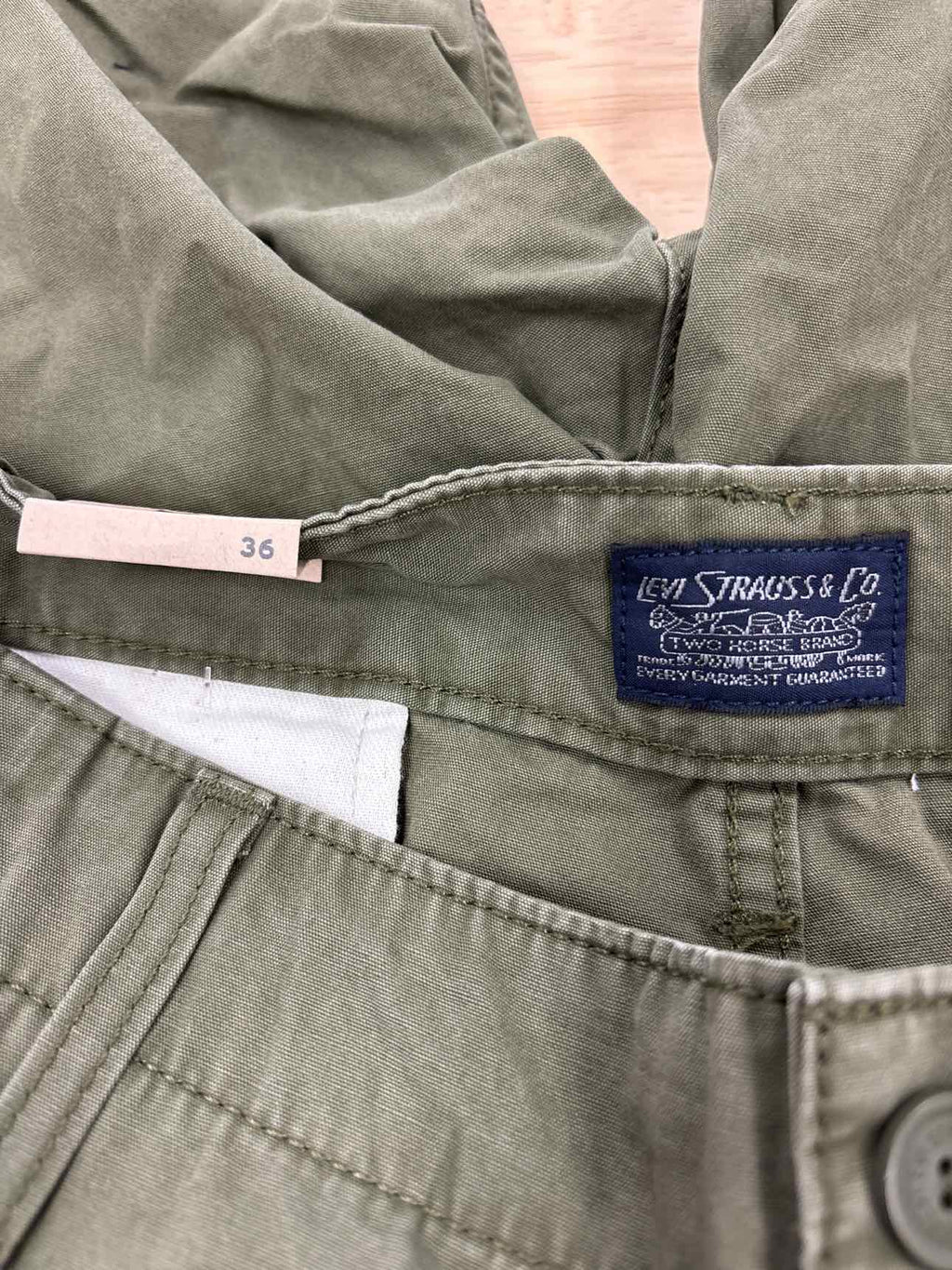 Levi's Carrier Cargo Shorts - Men's - 36 - Green