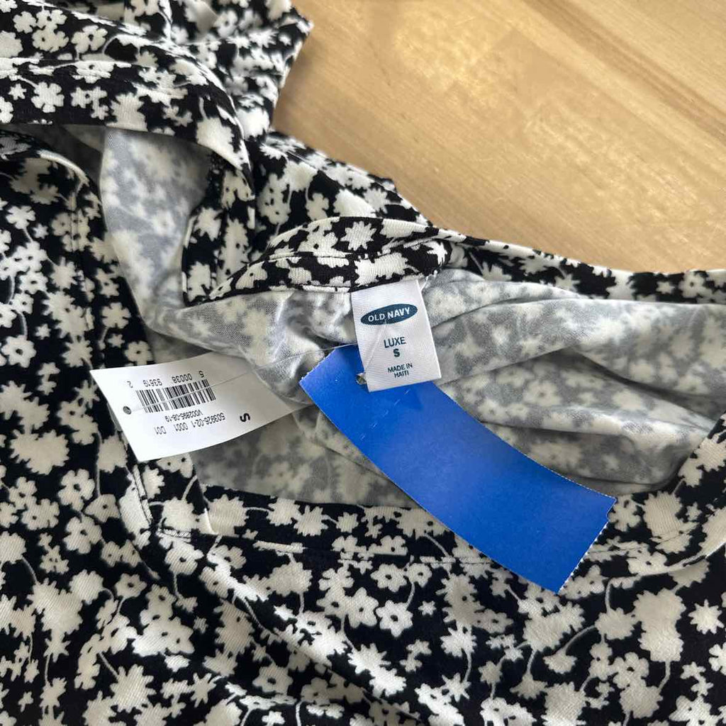 Old Navy Size S BLACK & WHITE Longsleeve