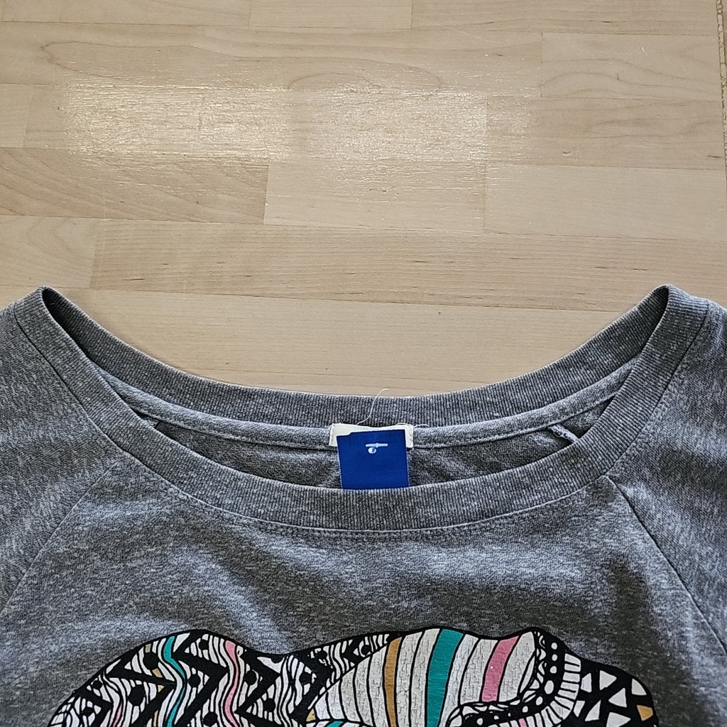 ILoveH81 Size M Gray Sweater