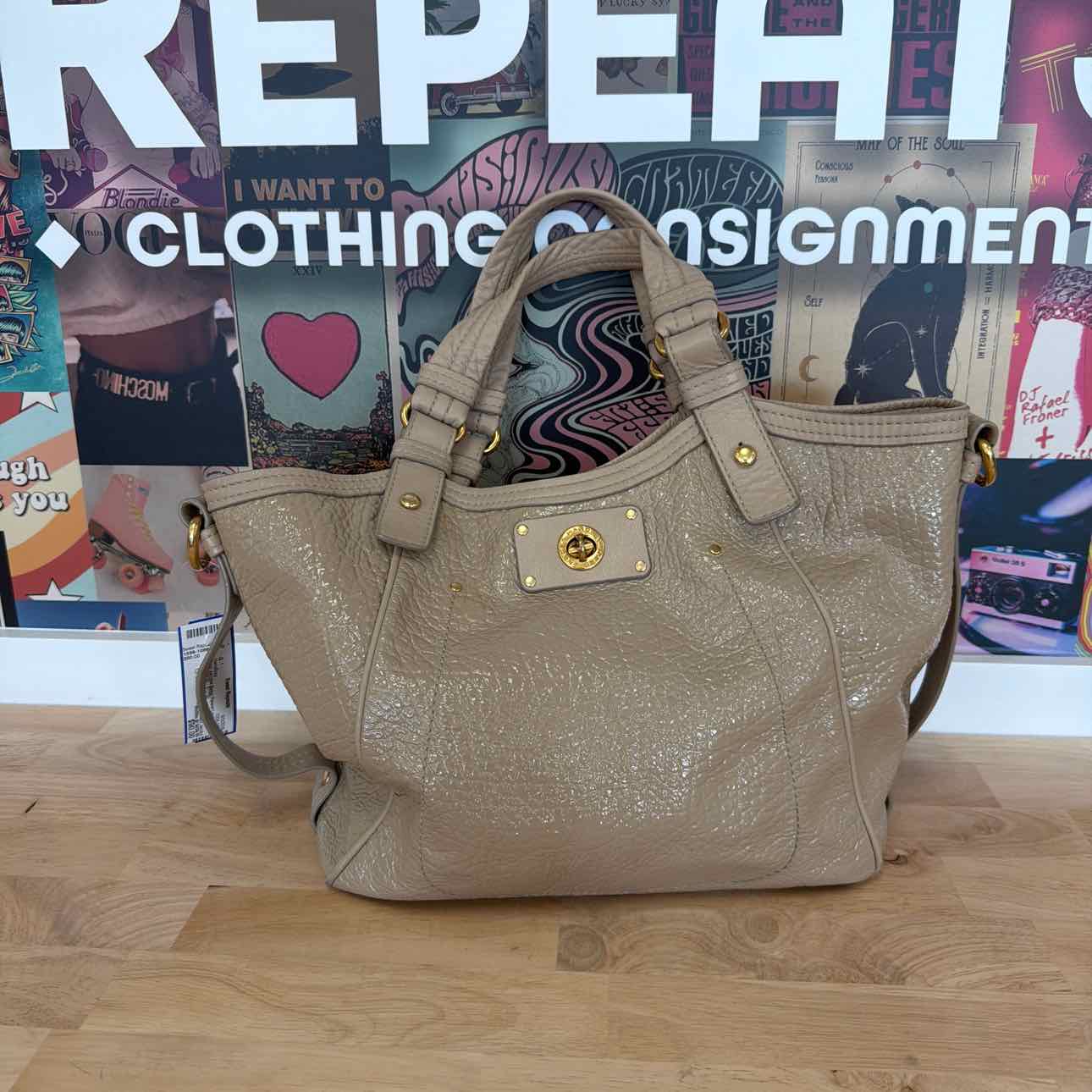 Marc Jacobs Beige Patent Leather Preloved Handbag