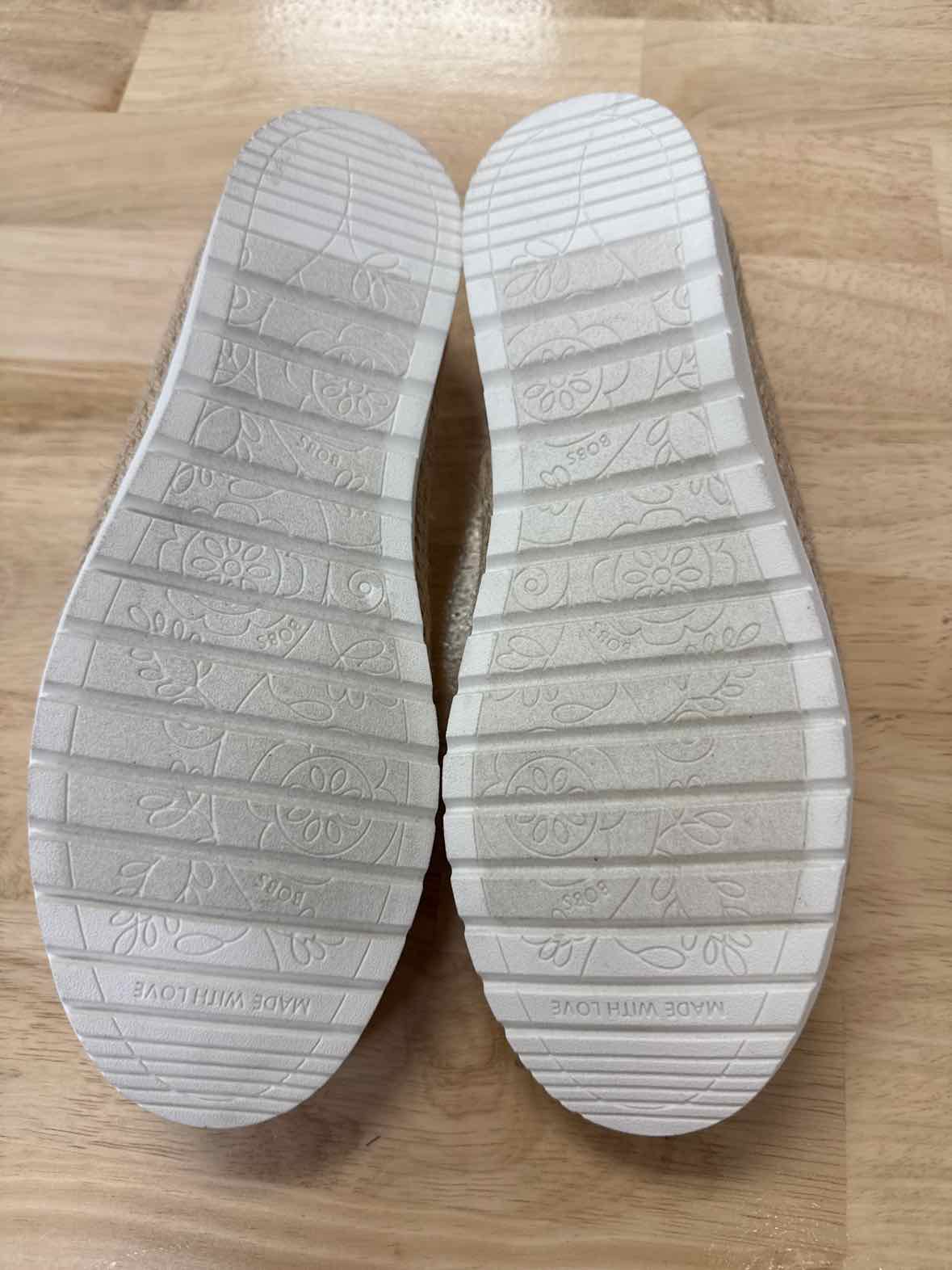 Bobs Size 6 White Preloved Flexadrille Slip On