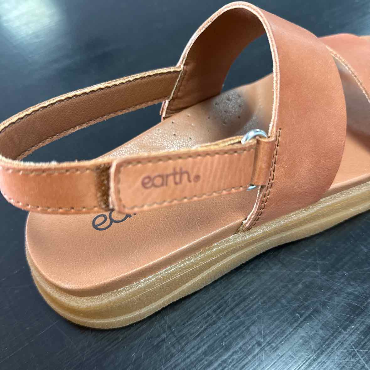 Earth Shoe Size 8.5 Leah Round Toe Strappy Casual Flat Tan Leather Sandals NWT
