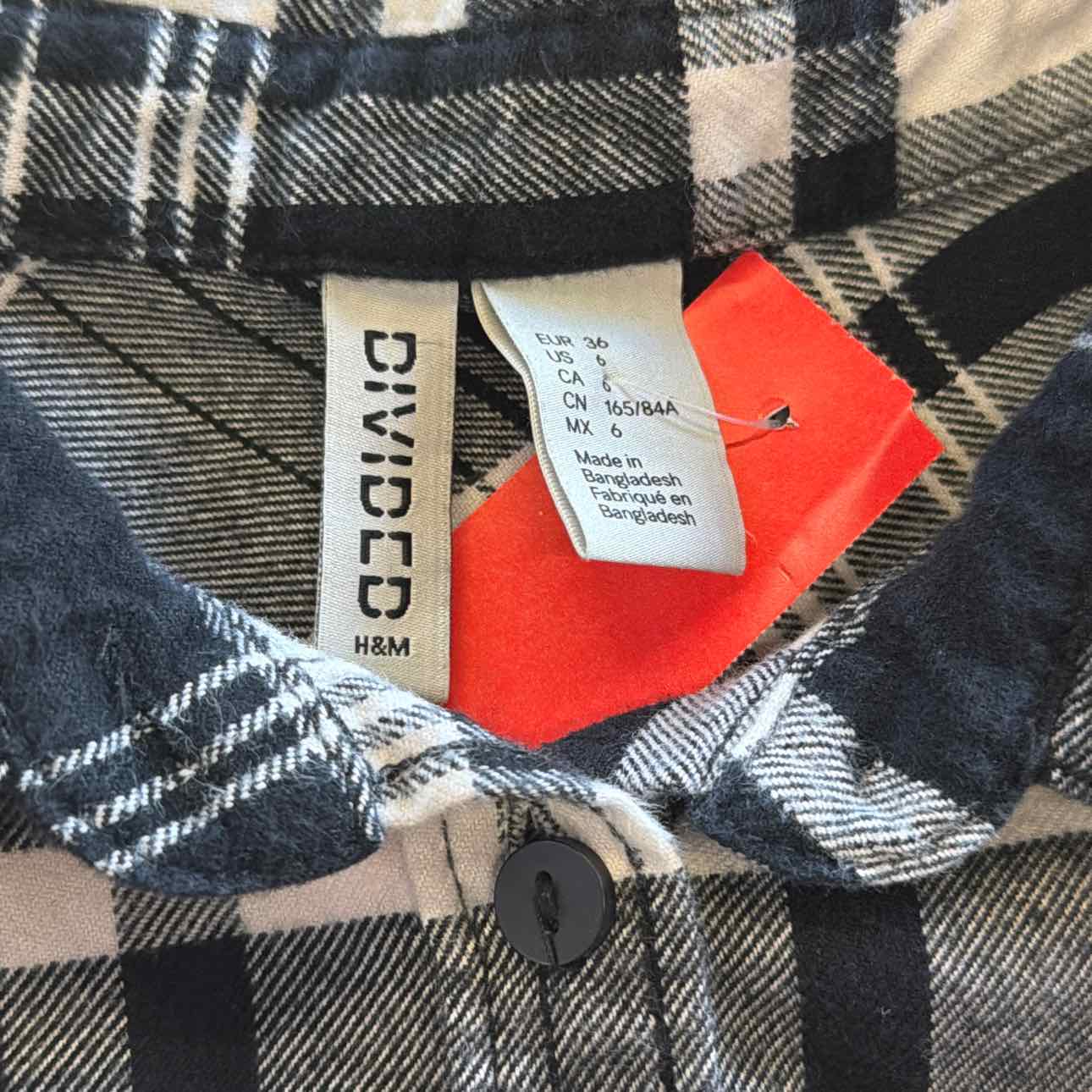 Divided Size 6 Black Preloved flannel