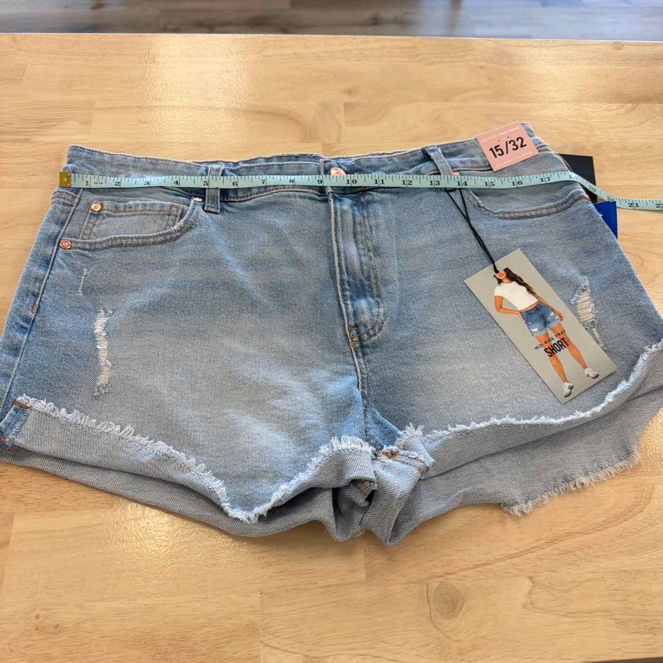 Celebrity pink Women Size 15 Blue New Shorts
