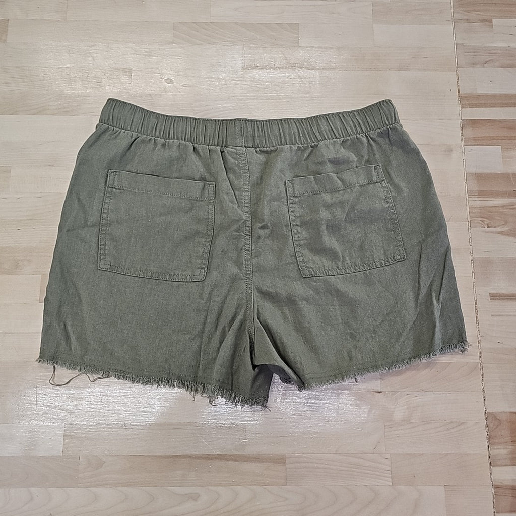 a.n.a Size M Green Shorts
