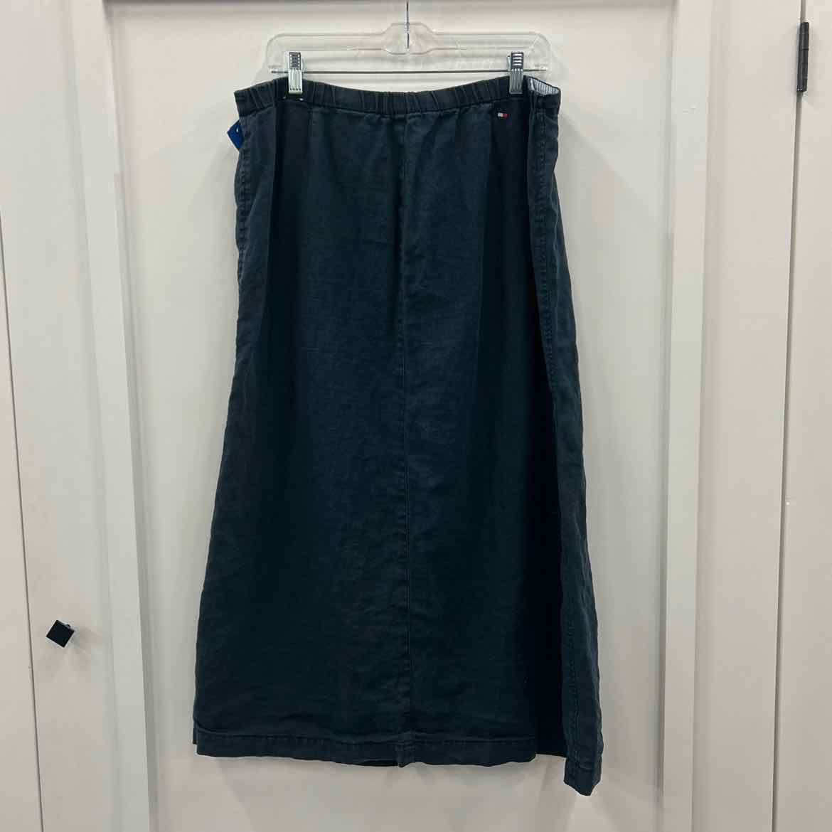 Tommy Hilfiger Size 12 Navy Preloved Skirt