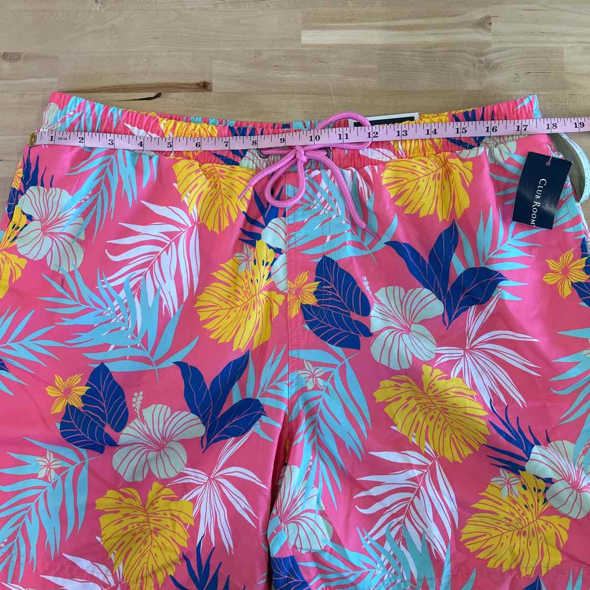 Club Room Men's Hibiscus Floral Print 7" Swim Trunks