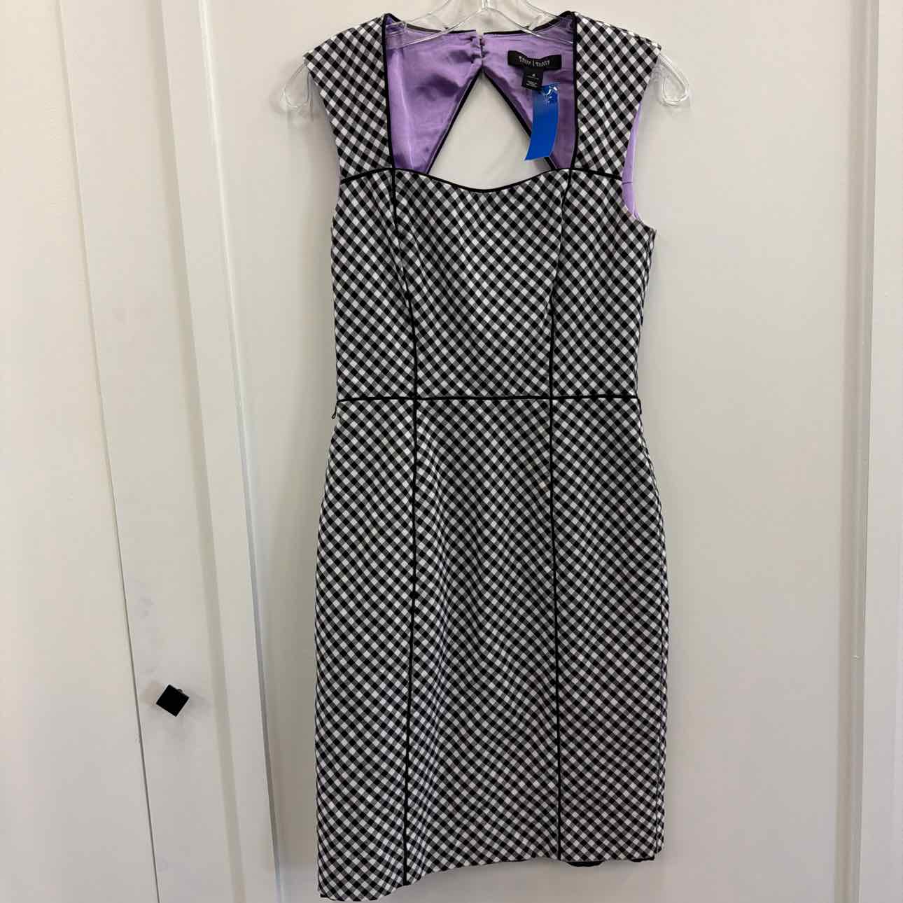 White House Black Market Size 4 Black White Preloved Dress