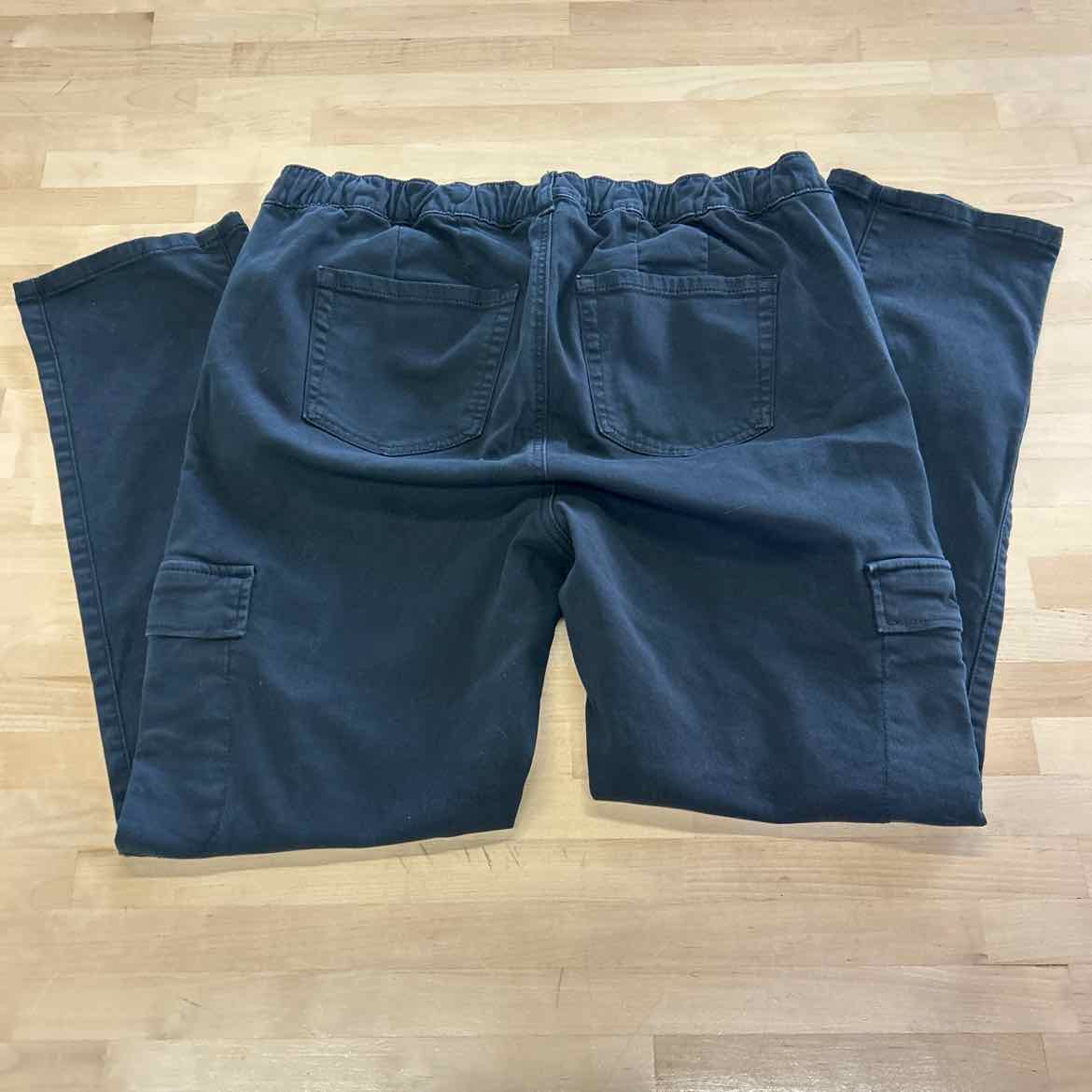 Torrid Size 1X Black Preloved Pants
