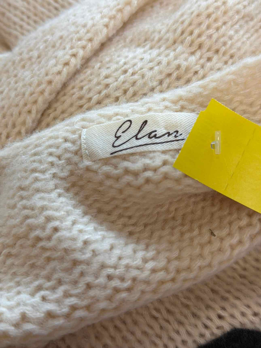 Elan Size M Beige Sweater
