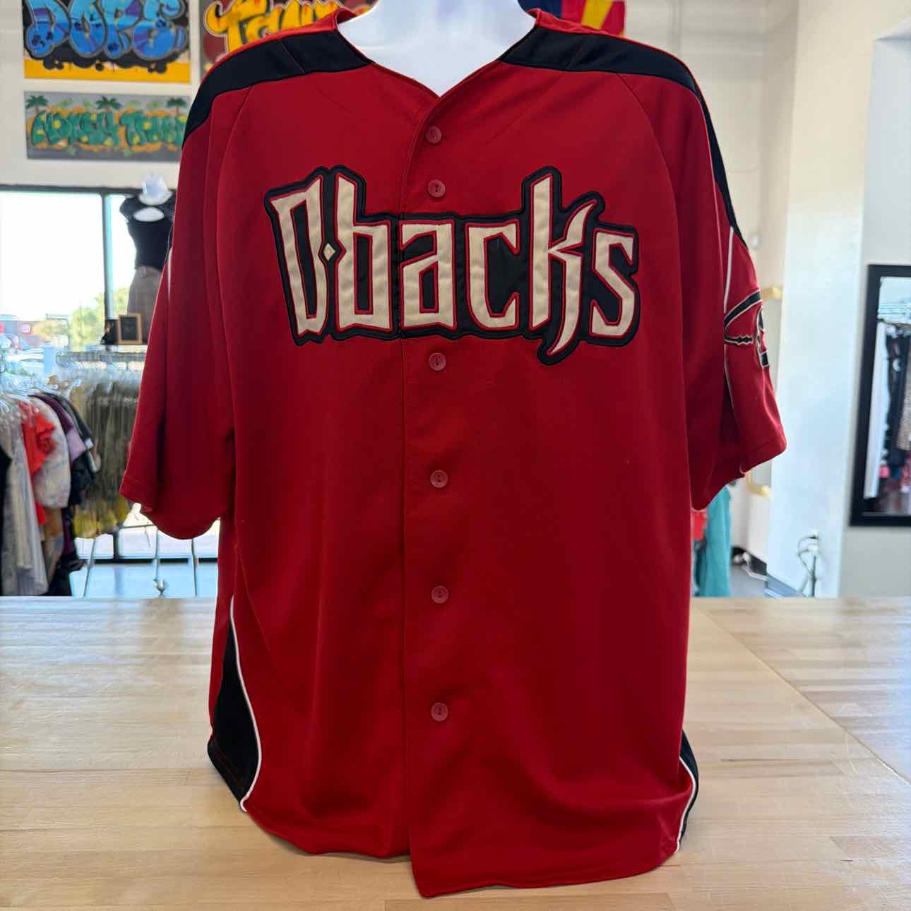 Majestic Size XL Red Preloved MENS Button Down Shirt