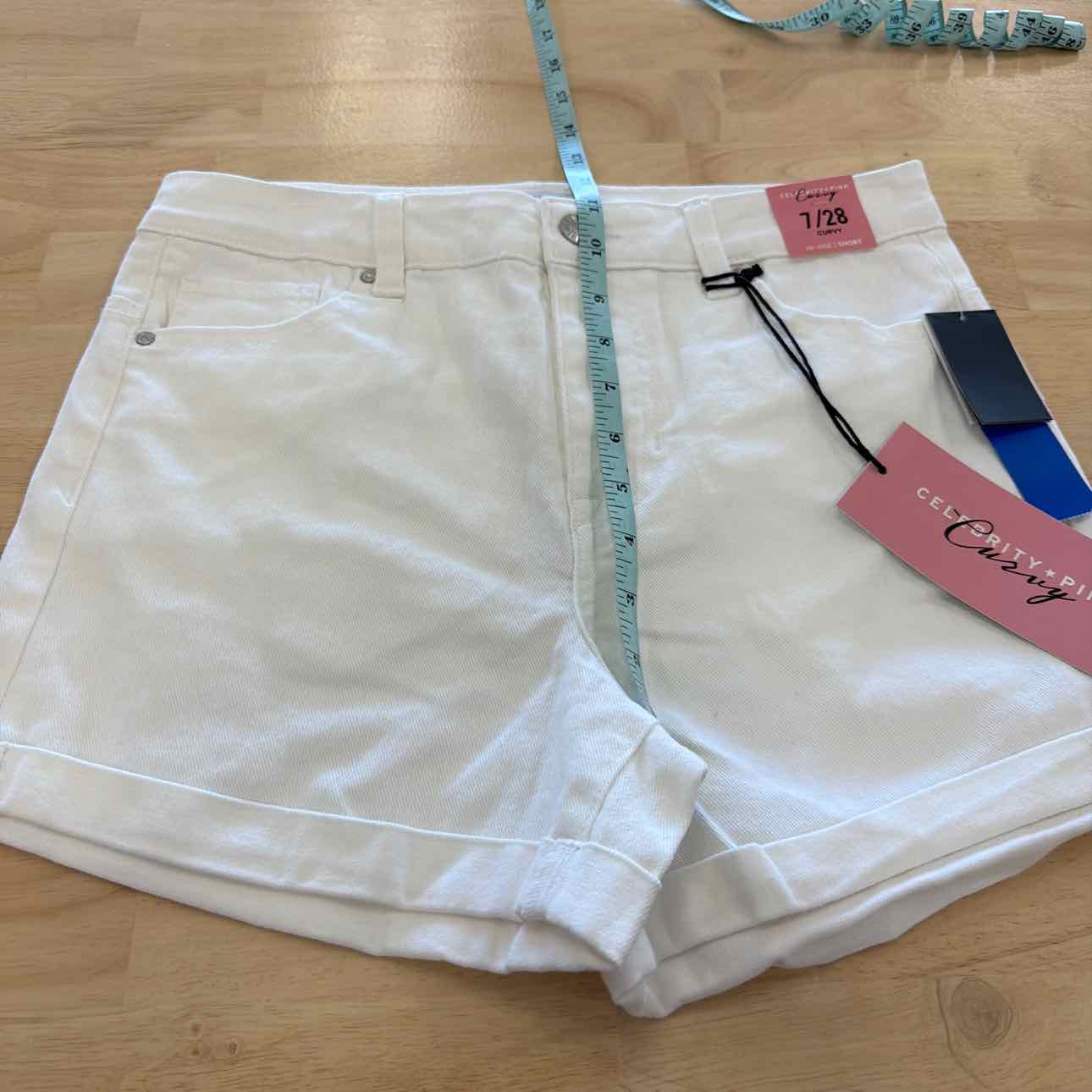 Celebrity pink Women Size 7  White New Shorts  High-Rise Curvy Denim Shorts