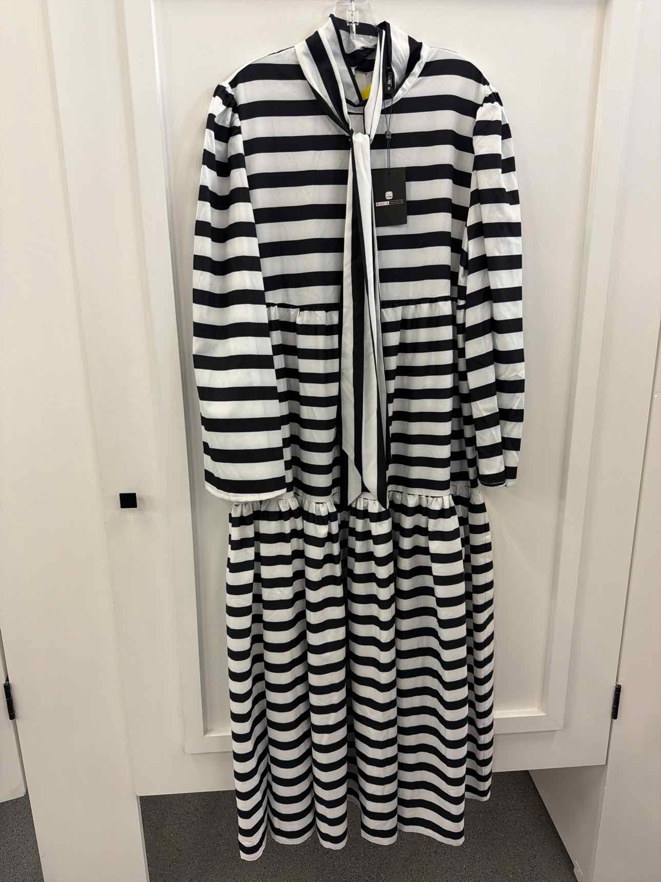 StyleWe Size XL BLACK & WHITE Dress