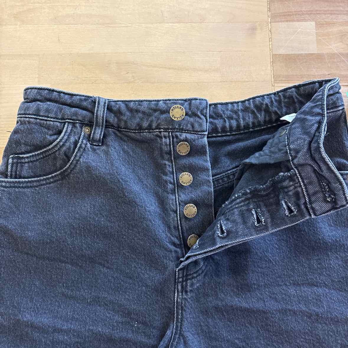 Rolla's Women Size 27 Black Denim Preloved Shorts