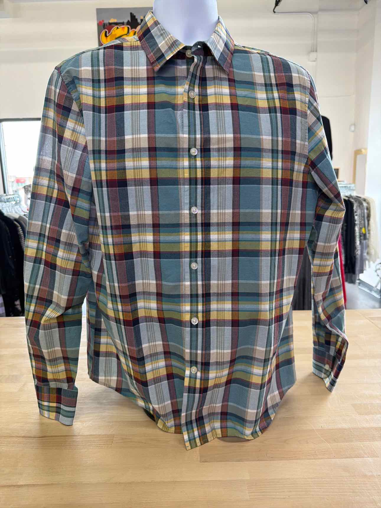 Banana Republic Size M Green MENS Button Down Shirt