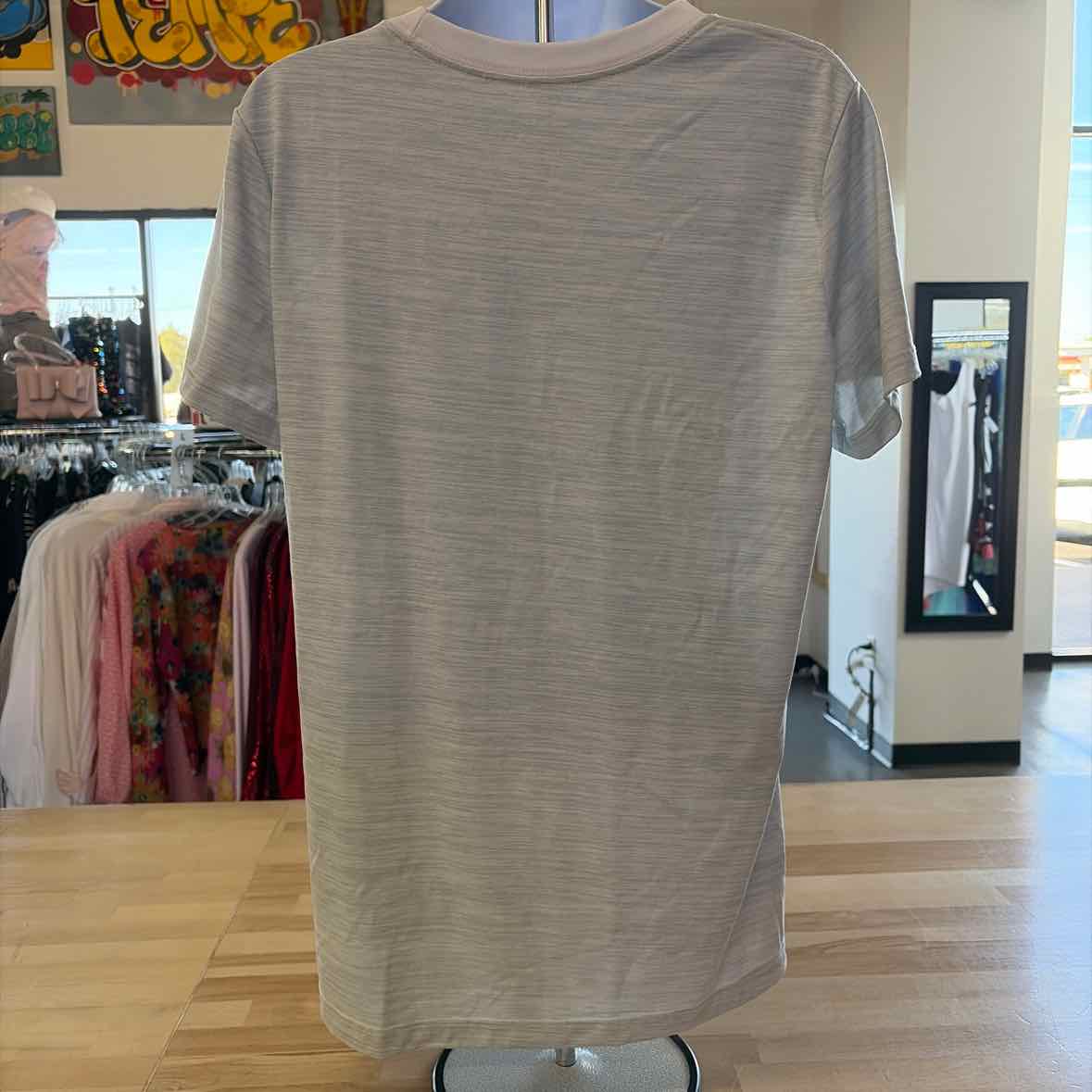 NFL Size L Gray T-shirt