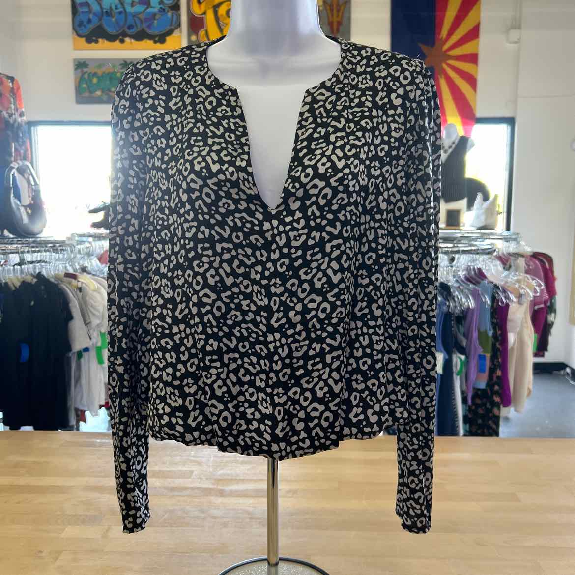 Sincerely Jules Size M Black Preloved Blouse LS