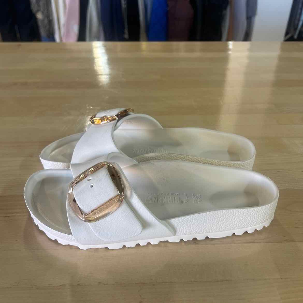 Birkenstock Size 7.5/8 White Preloved Sandals