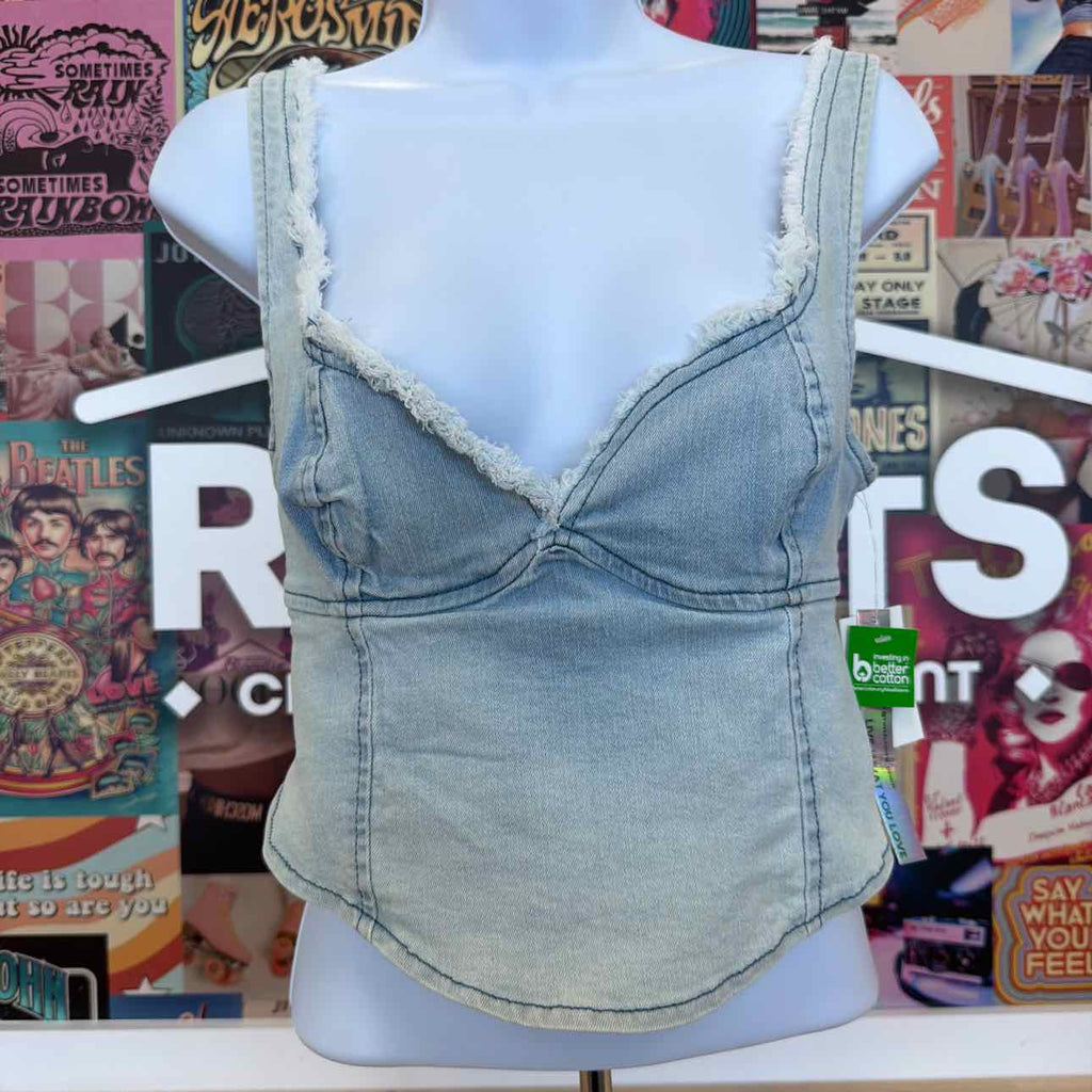 TINSELTOWN Size S Fray-Trimmed Cropped Denim Corset-Style Top - Light Wash