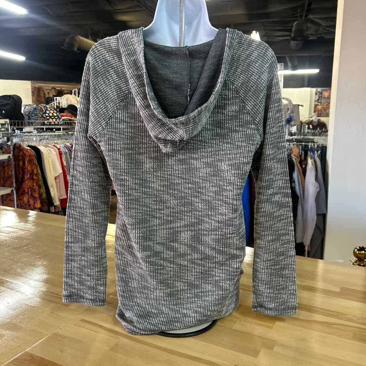 Inspired hearts Size M Grey Preloved Longsleeve
