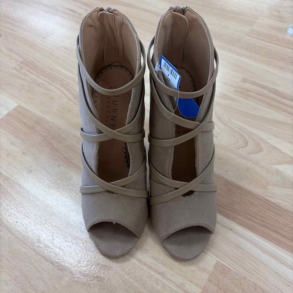 Journee Collection Women's Samara Bootie