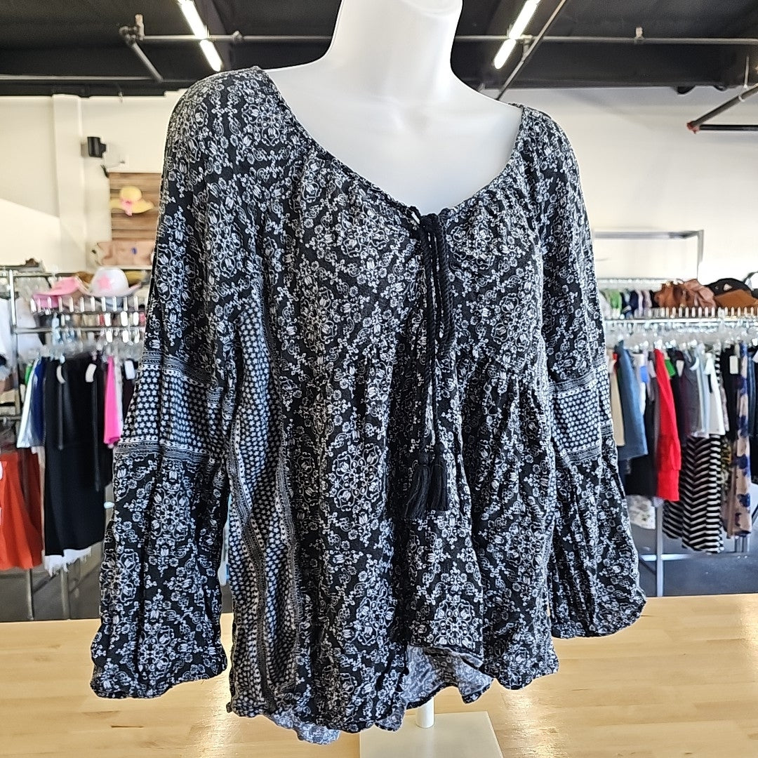 American Eagle Size M BLACK & WHITE Blouse