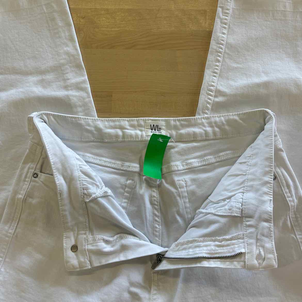 Size 30 White Denim Preloved Jeans