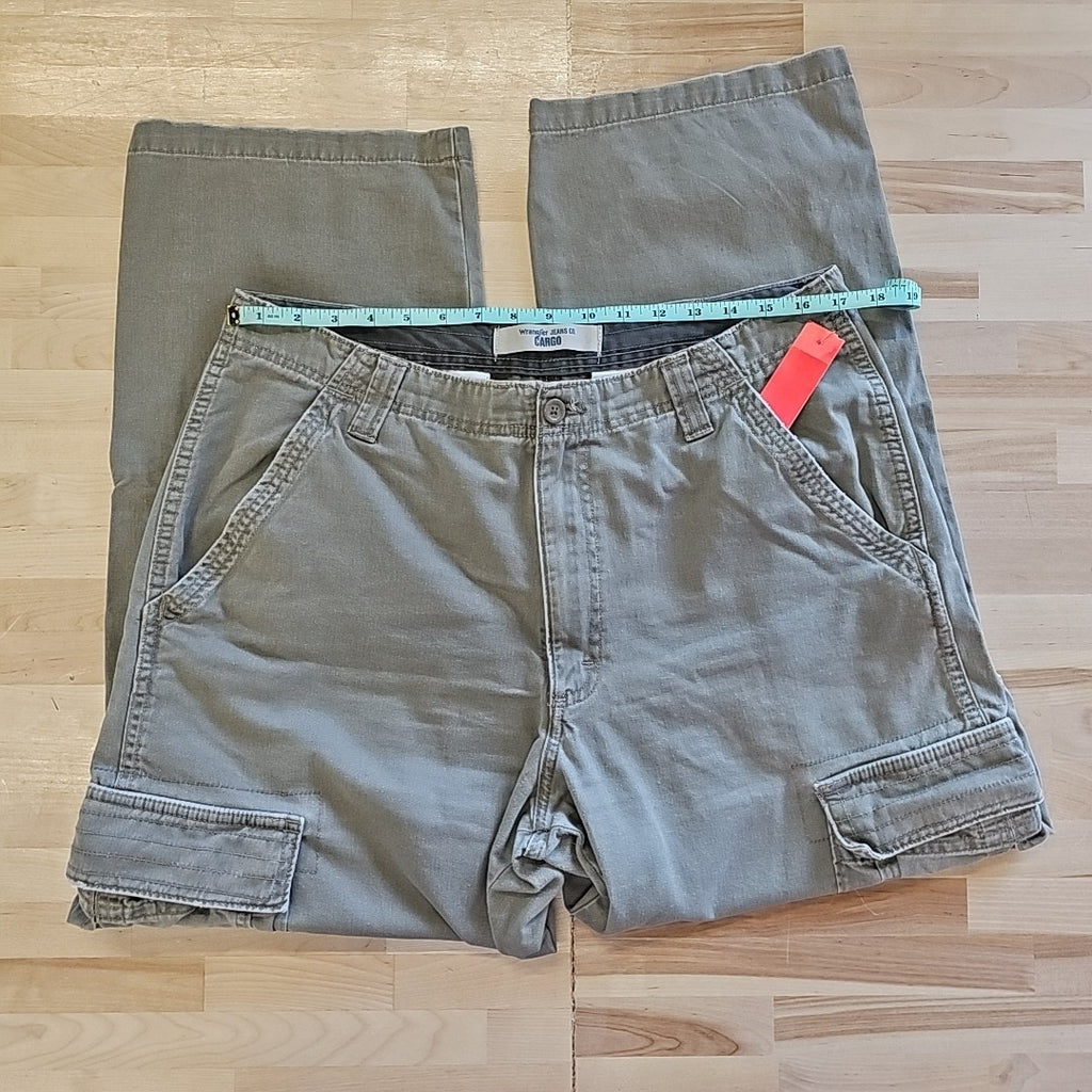 Wrangler Size 36x30 Khaki Used Pants