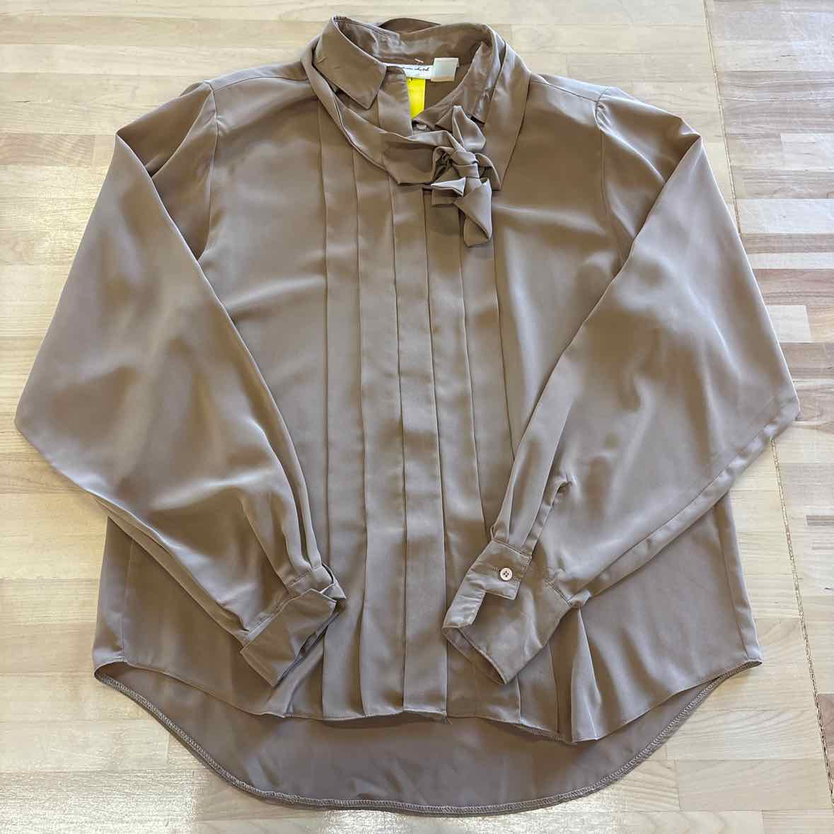 J. Celeste Size M Brown Button Down Shirt
