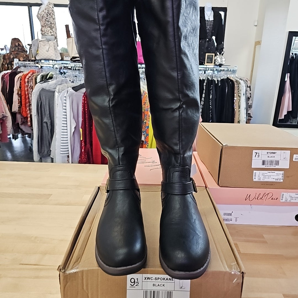 Journee Size 9.5 Black Boots